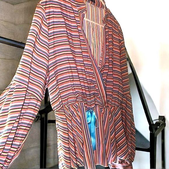 SHEIN l Long Sleeve Pinstriped Blouse l Plunging Neckline l 3X l EUC - Picture 4 of 11